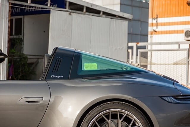 Porsche-911-Targa-mui-cung