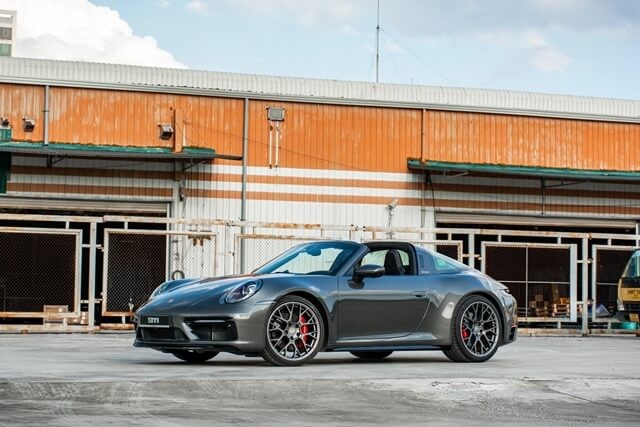 Porsche-911-Targa-ngoai-that