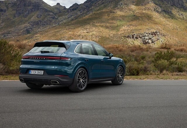 Porsche-Cayenne-2023-hong-xe