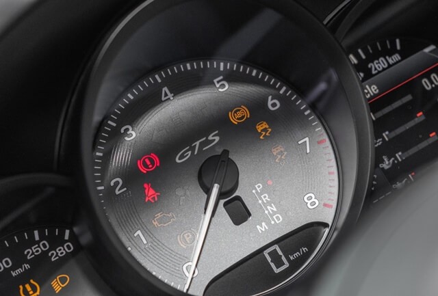 Porsche-Macan-2023-dong-ho