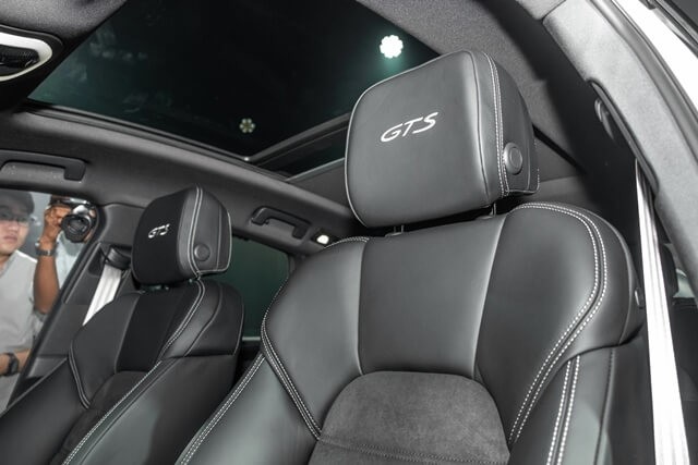 Porsche-Macan-2023-ghe-ngoi