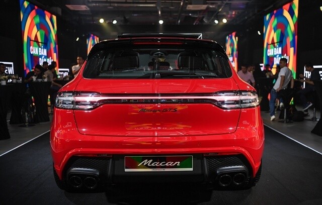 Porsche-Macan-duoi-xe