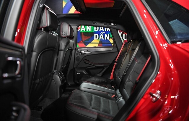 Porsche-Macan-khong-gian-noi-that-khoang-hanh-khach