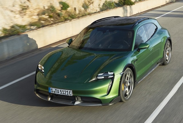Porsche-Taycan-Cross-Turismo-ngoai-that(1)