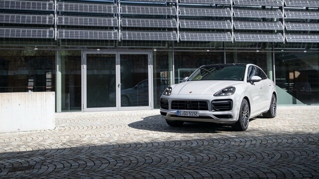 Porsche-cayenne-coupe-e-hybrid-2021