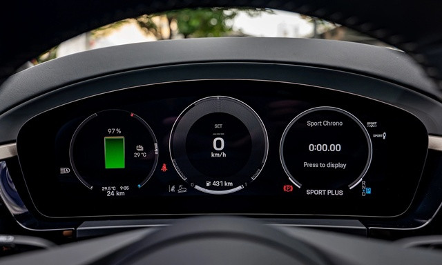 Porsche-macan-ev-man-hinh-ky-thuat-so