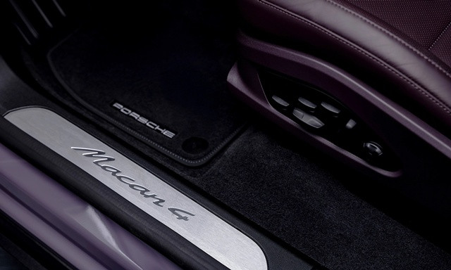 Porsche-macan-ev-nut-dieu-khien-ghe-truoc