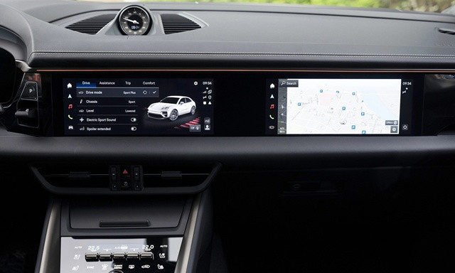 Porsche-macan-ev-trung-tam-giai-tri