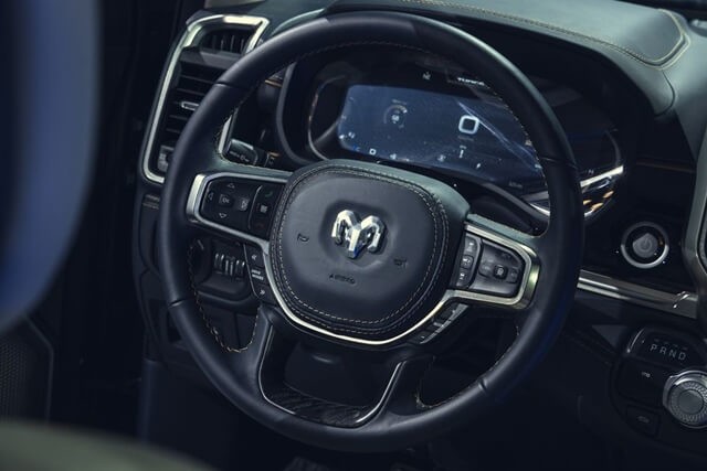 Ram-1500-REV-vo-lang