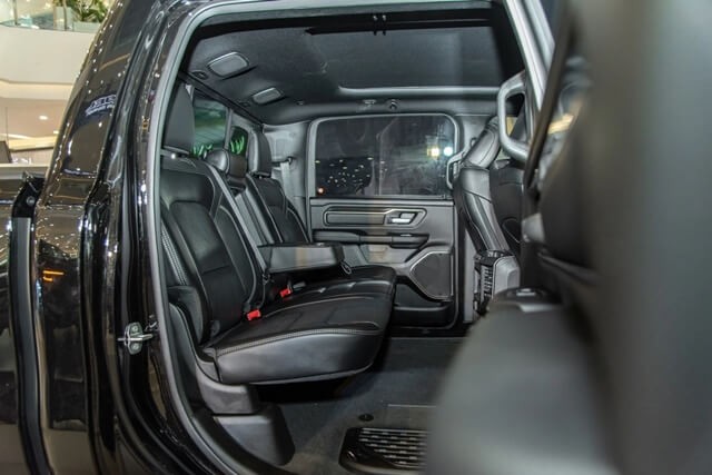 Ram-1500-Rebel-hang-ghe-thu-2