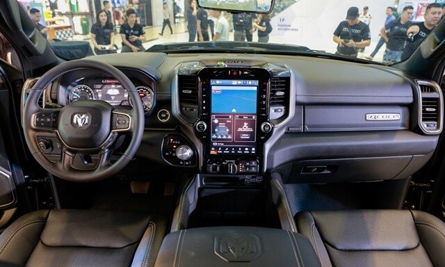 Ram-1500-Rebel-khoang-lai