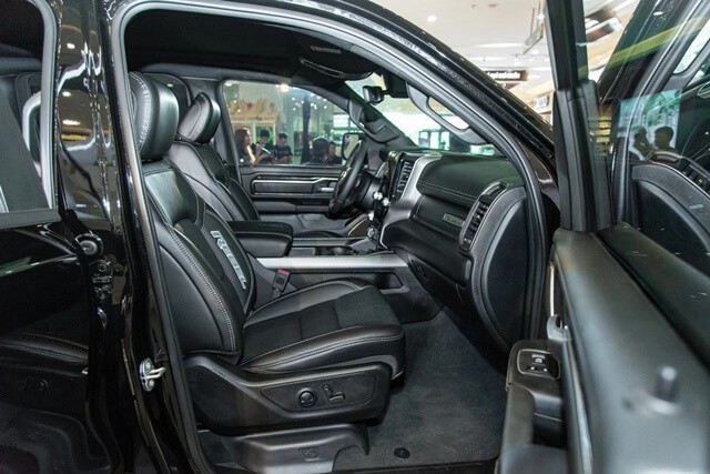 Ram-1500-Rebel-khong-gian-khoang-lai