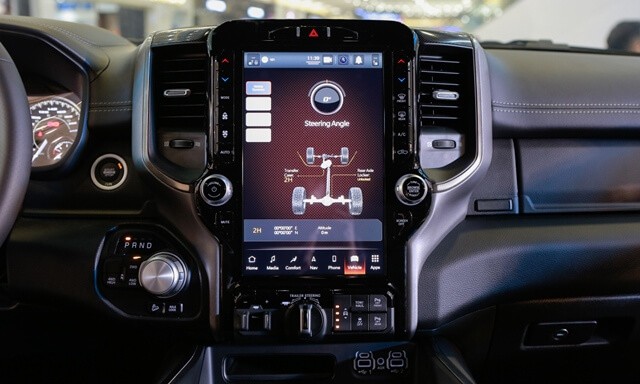 Ram-1500-Rebel-man-hinh-giai-tri