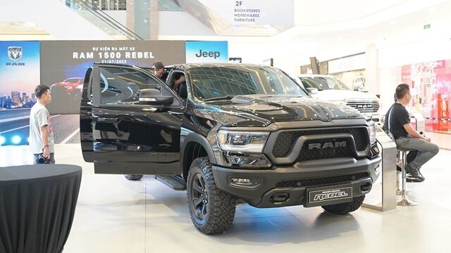 Ram-1500-Rebel-ngoai-that