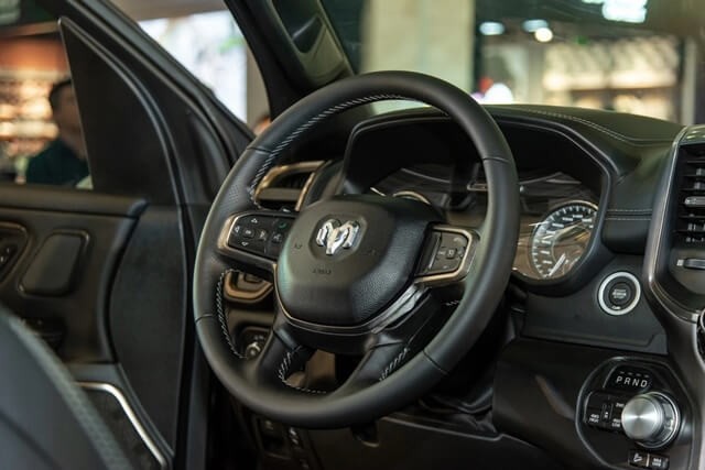 Ram-1500-Rebel-vo-lang