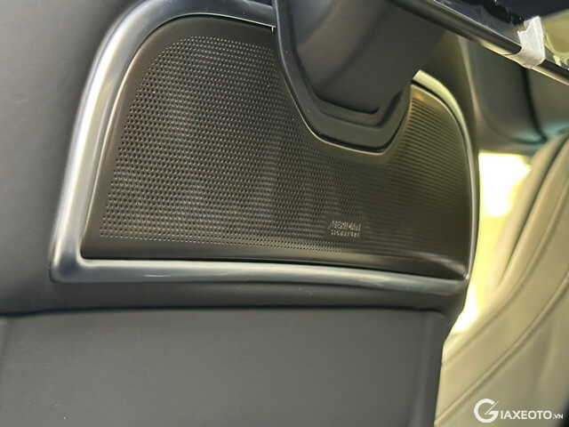 Range-Rover-SVAutobiography-LWB-loa