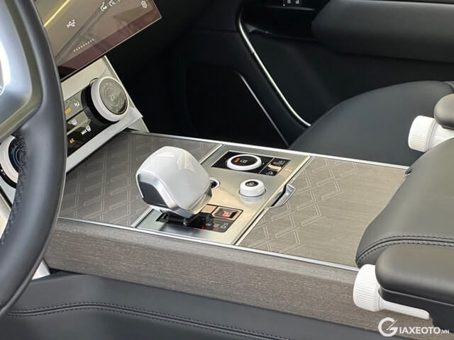 Range-Rover-SVAutobiography-LWB-trung-tam-dieu-khien