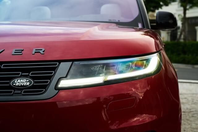 Range-Rover-Sport-2024-can-canh-den-pha