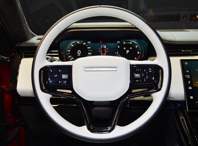 Range-Rover-Sport-2024-vo-lang