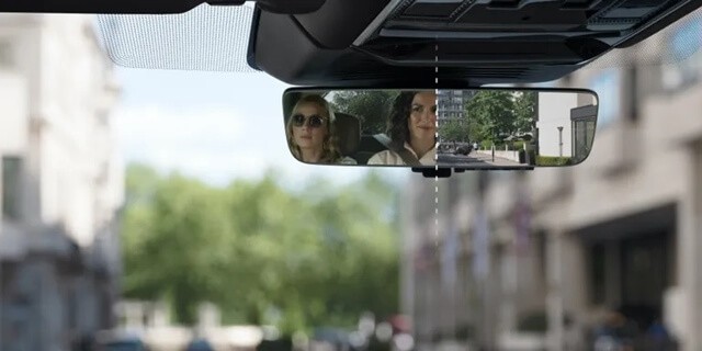 Range-Rover-Sport-guong-chieu-hau-ben-trong