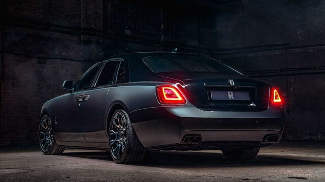 Rolls-Royce-Ghost-Black-Badge-hong-xe
