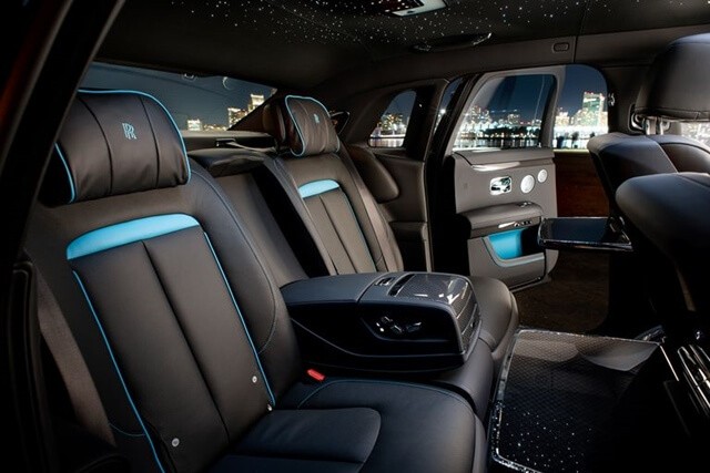 Rolls-Royce-Ghost-black-badge-khoang-hanh-khach