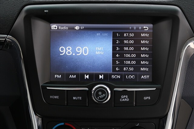 SRM-X30-man-hinh-giai-tri