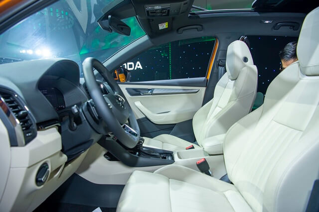 Skoda-Karoq-ghe-ngoi-khoang-lai