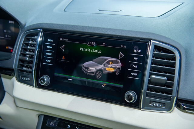 Skoda-Karoq-man-hinh-giai-tri