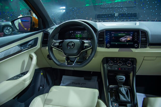 Skoda-Karoq-thiet-ke-khoang-lai