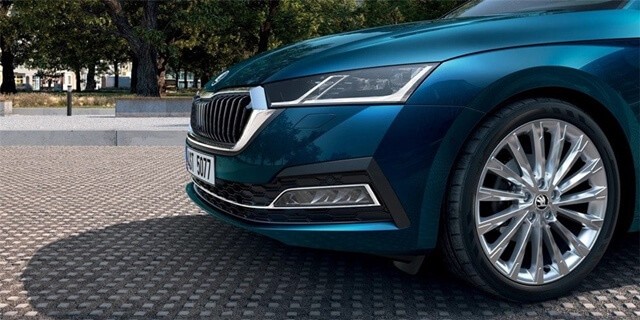 Skoda-Octavia-den-pha