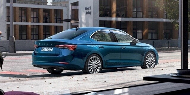 Skoda-Octavia-hong-xe