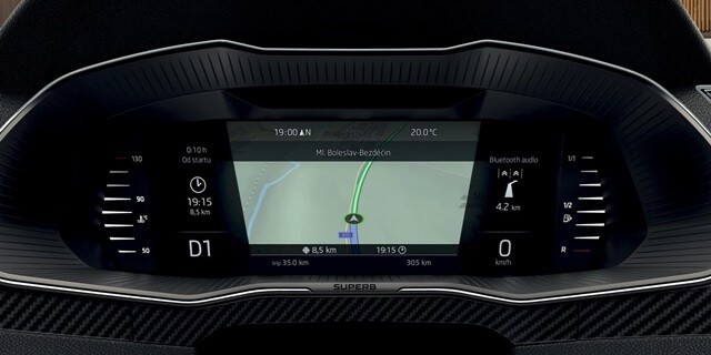 Skoda-Superb-man-hinh-ky-thuat
