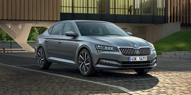 Skoda-Superb-ngoai-that