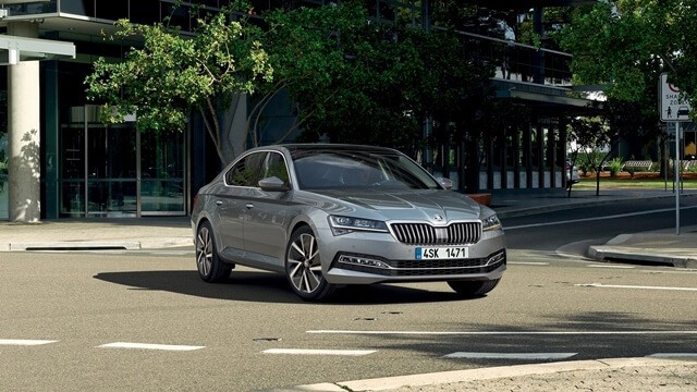 Skoda-Superb-tong-the-ngoai-that