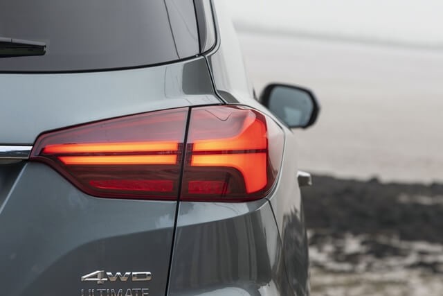 SsangYong-Rexton-den-hau