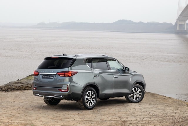 SsangYong-Rexton-hong-xe