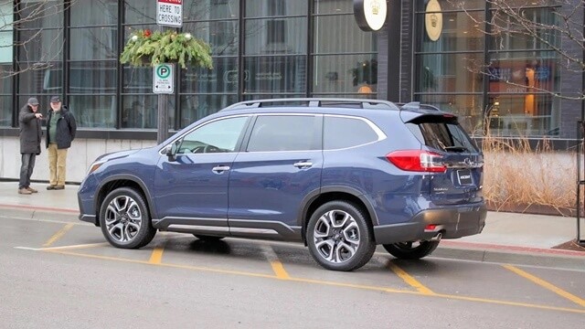 Subaru-Ascent-than-va-hong-xe