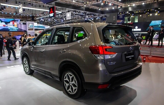 Subaru-Forester-2023-hong-va-duoi-xe