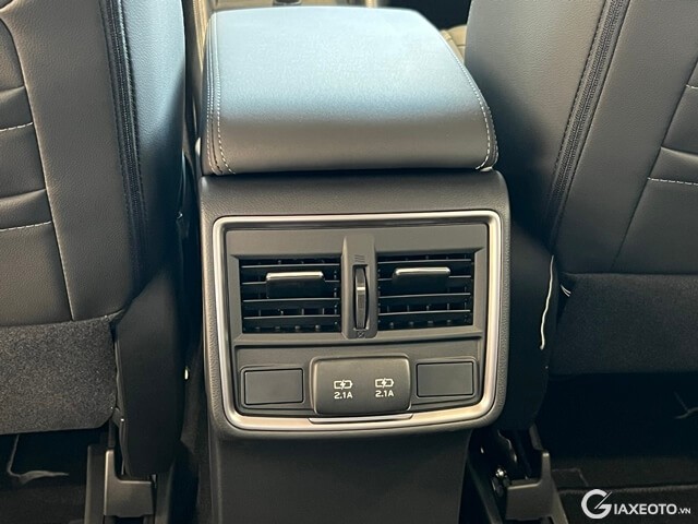 Subaru-Forester-2_0i-L-cua-gio-cho-hang-ghe-thu-2