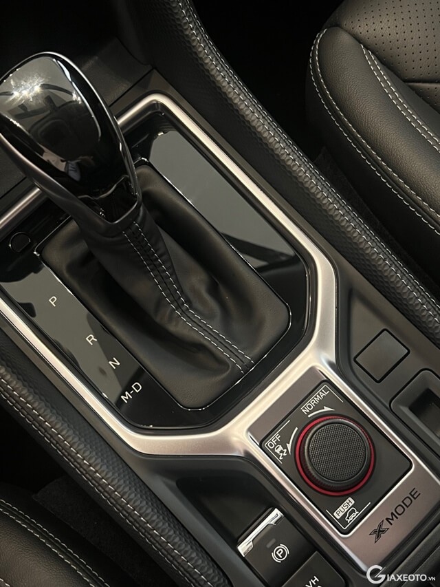 Subaru-Forester-2_0i-L-trung-tam-dieu-khien