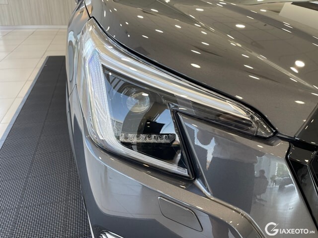 Subaru-Forester-den-pha