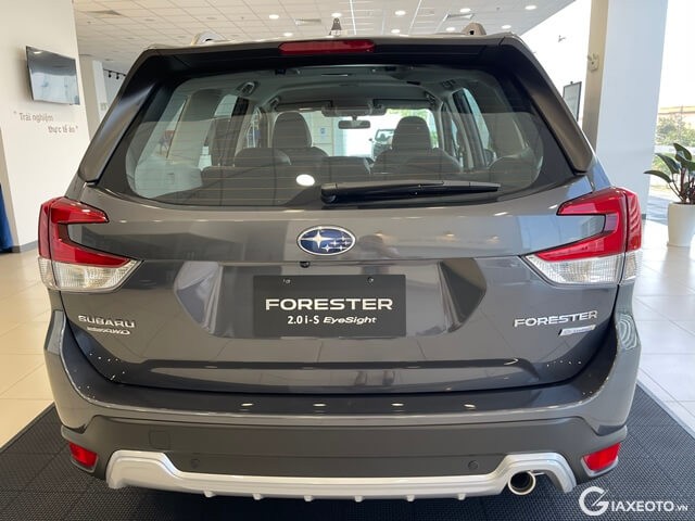 Subaru-Forester-duoi-xe