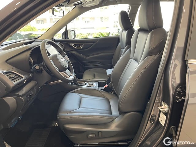 Subaru-Forester-khoang-lai