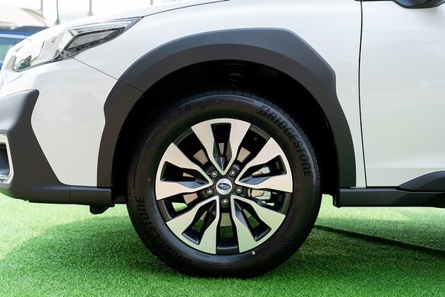 Subaru-Outback-facelift-la-zang