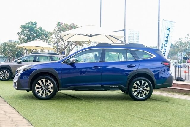 Subaru-Outback-facelift-than-xe