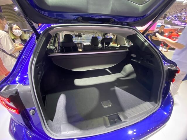 Subaru-WRX-Wagon-khoang-hanh-ly