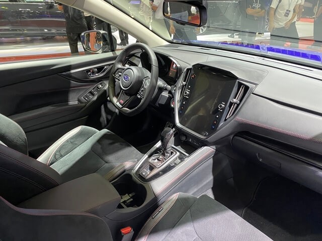 Subaru-WRX-Wagon-khong-gian-khoang-lai