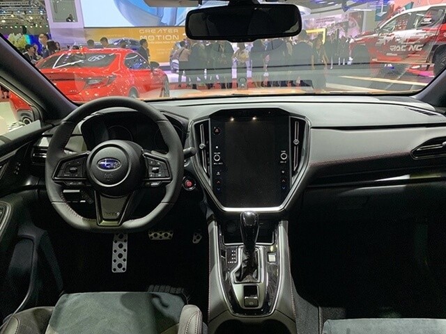 Subaru-WRX-sedan-khoang-lai