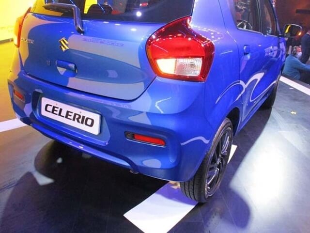Suzuki-Celerio-duoi-xe